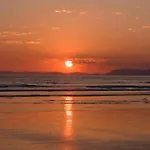 Seaside Cottage, Sleeps 4, A Minutes Walk From The Beach!