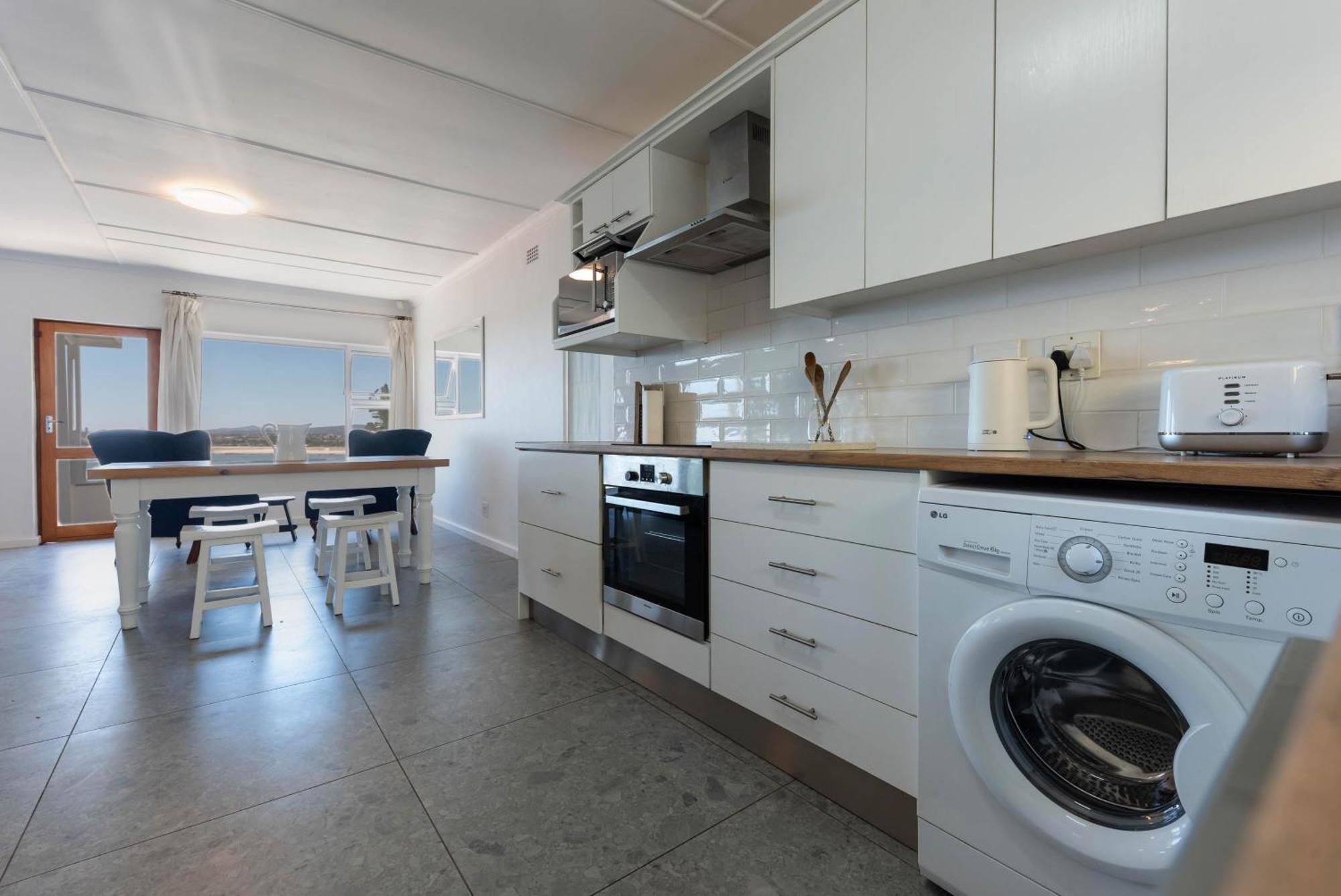 Seaside Cottage, Sleeps 4, A Minutes Walk From The Beach! *