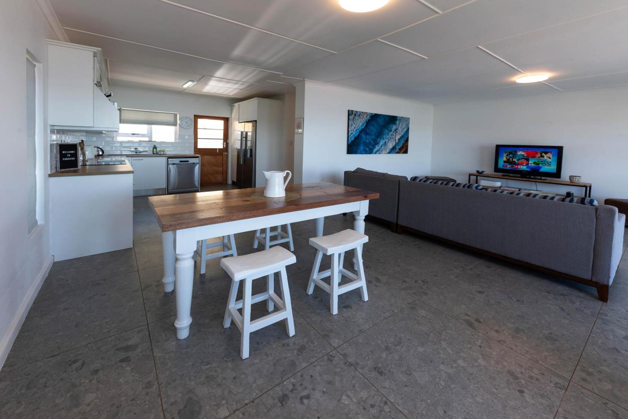 Seaside Cottage, Sleeps 4, A Minutes Walk From The Beach! * Le Cap